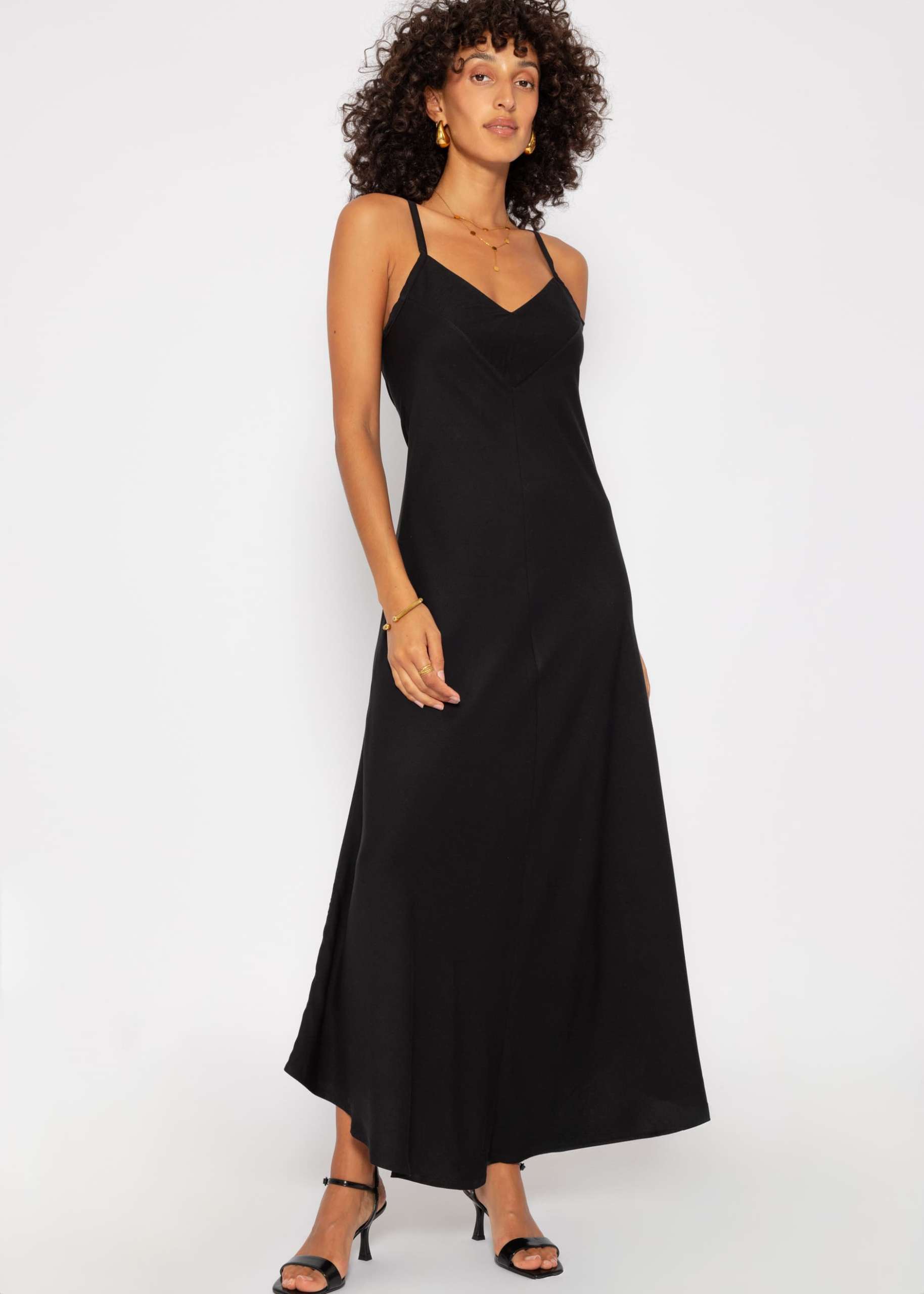 Flowing maxi dress with V-neck - black