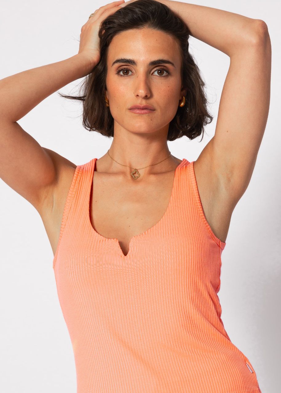 Ribbed top with V-neck - peach