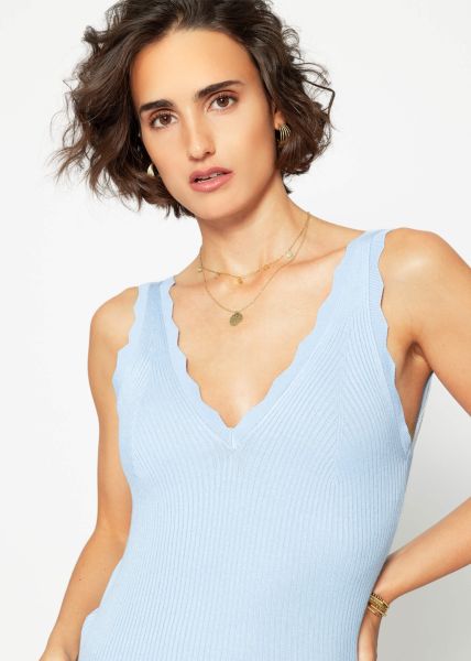 Knitted top with V-neck - light blue