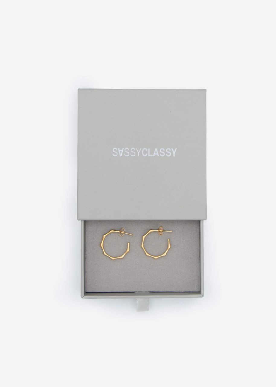 Wave-shaped slim hoop earrings - gold