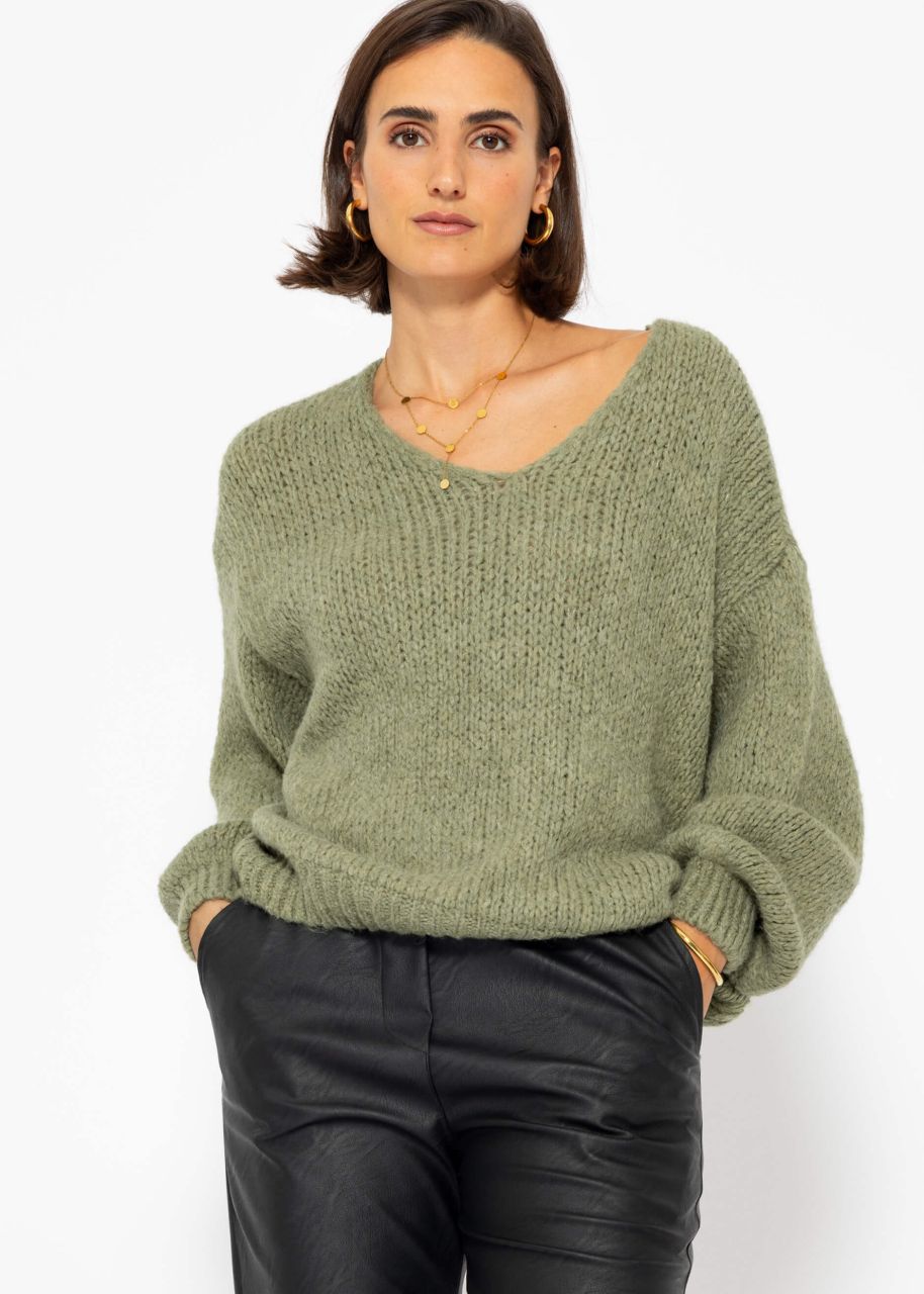 Oversized jumper with V-neck - khaki