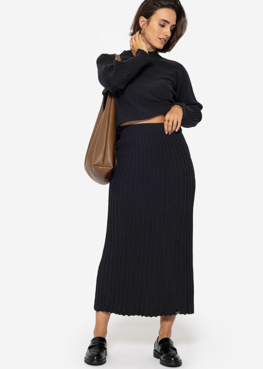 Pleated maxi knit skirt - black