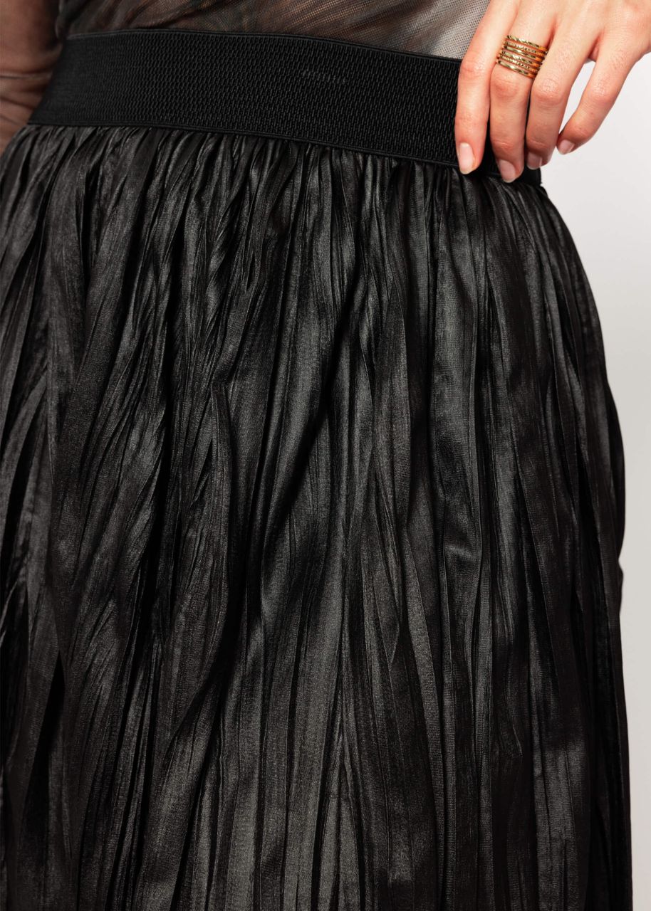 Pleated faux leather skirt - black