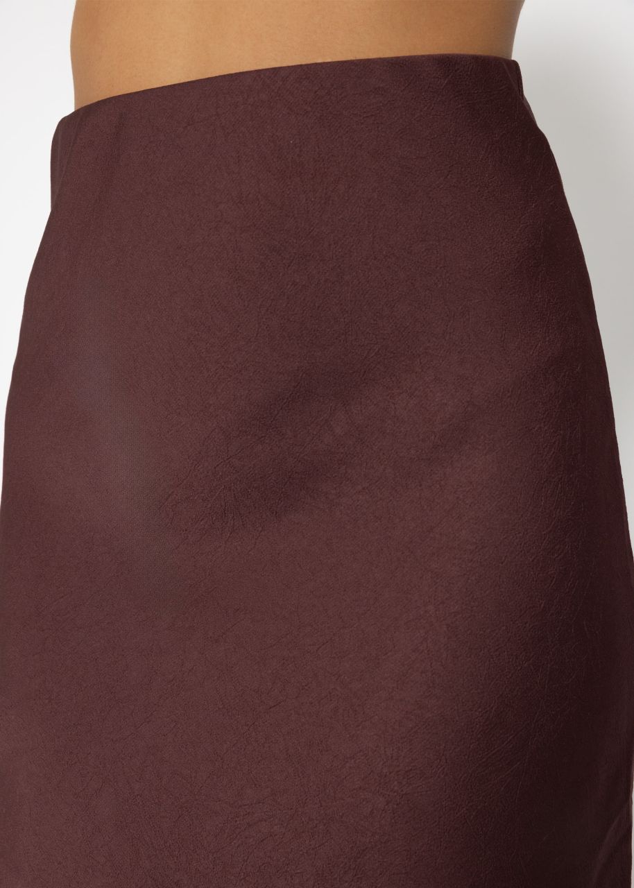 Satin skirt in crash look - burgundy