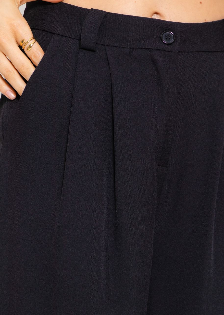 Wide pleated trousers - black