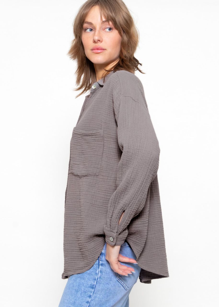 Oversize muslin blouse with breast pockets - taupe