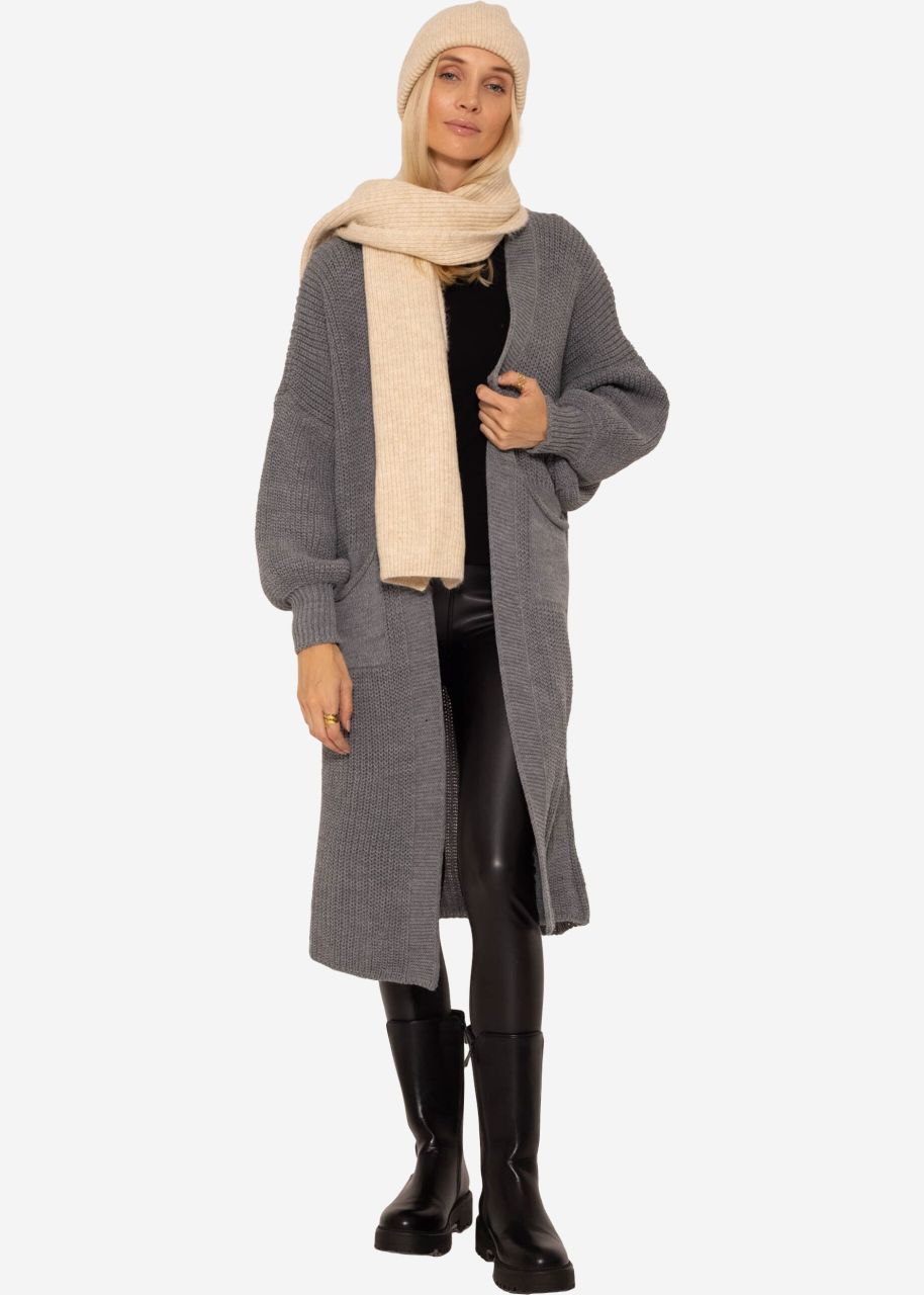 Scarf and beanie, beige