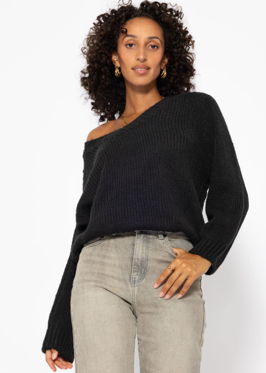 Classic knitted jumper with V-neck and trim - black