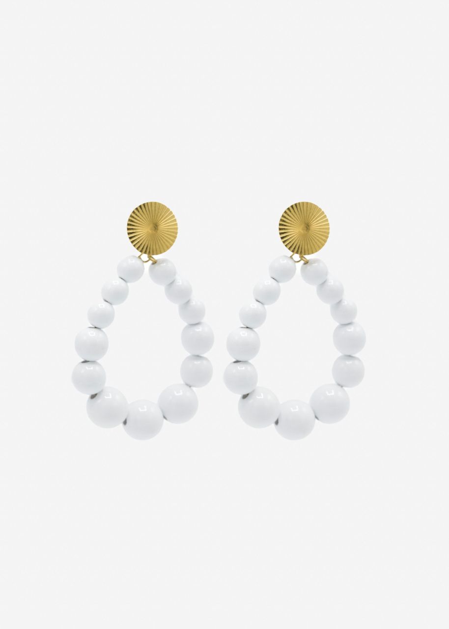 Gold stud earrings with pearls - white