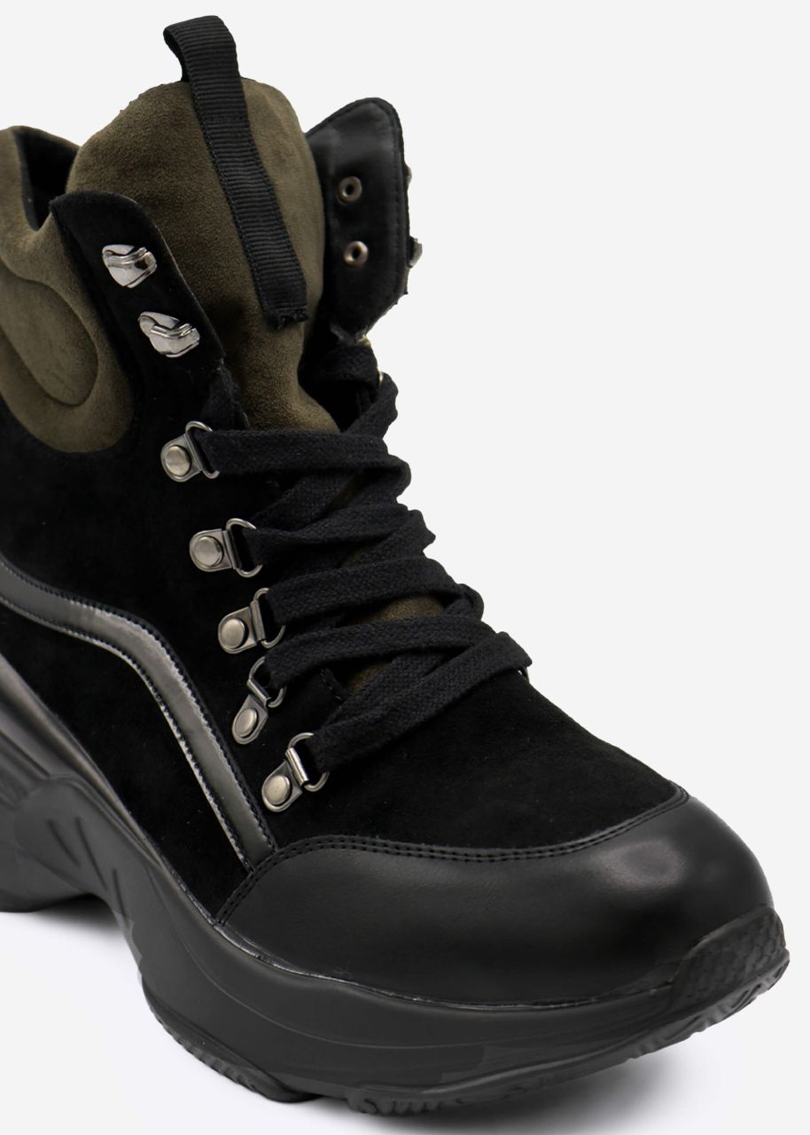 Boots with khaki detail, black