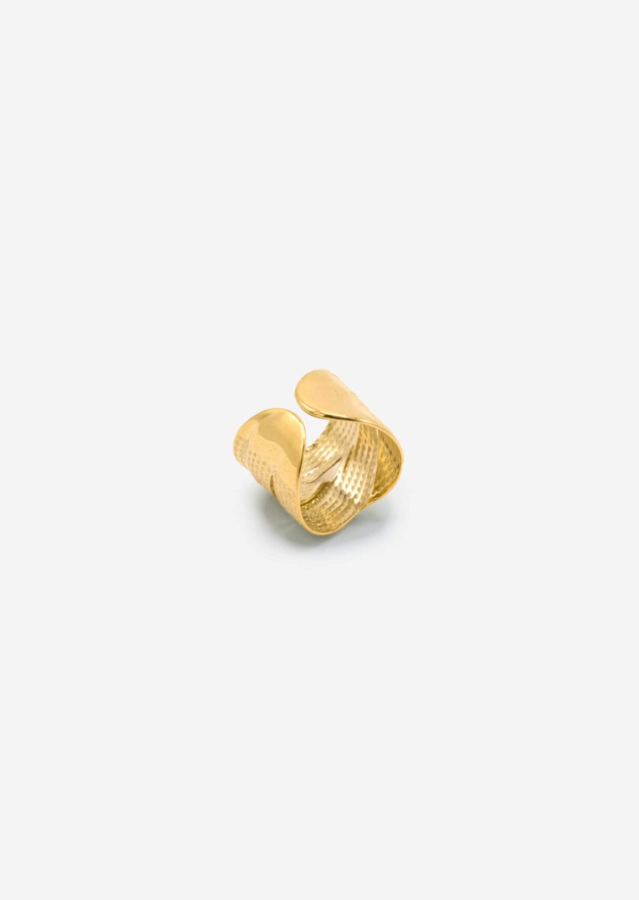 Looped ring with structure - gold