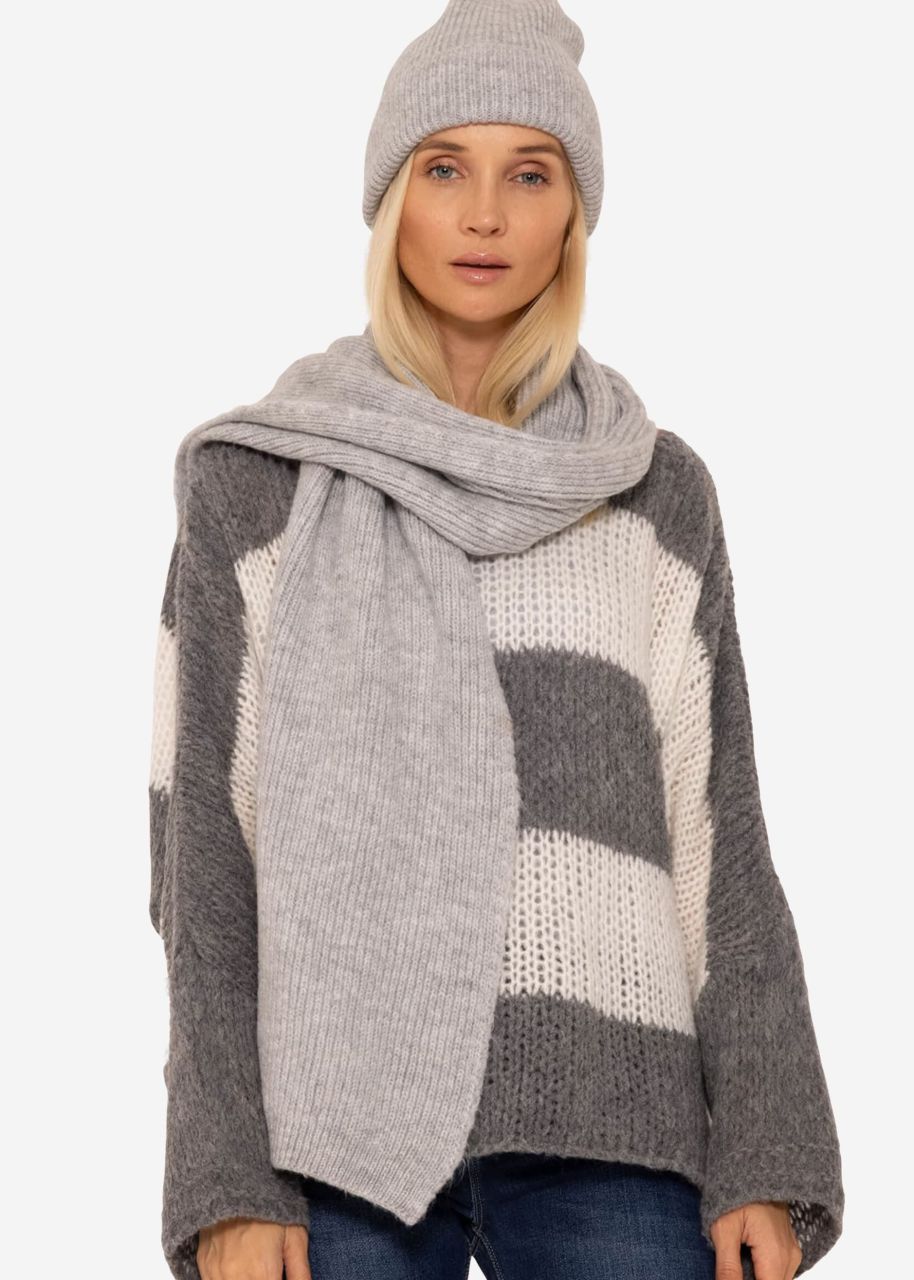 Scarf and beanie, light grey