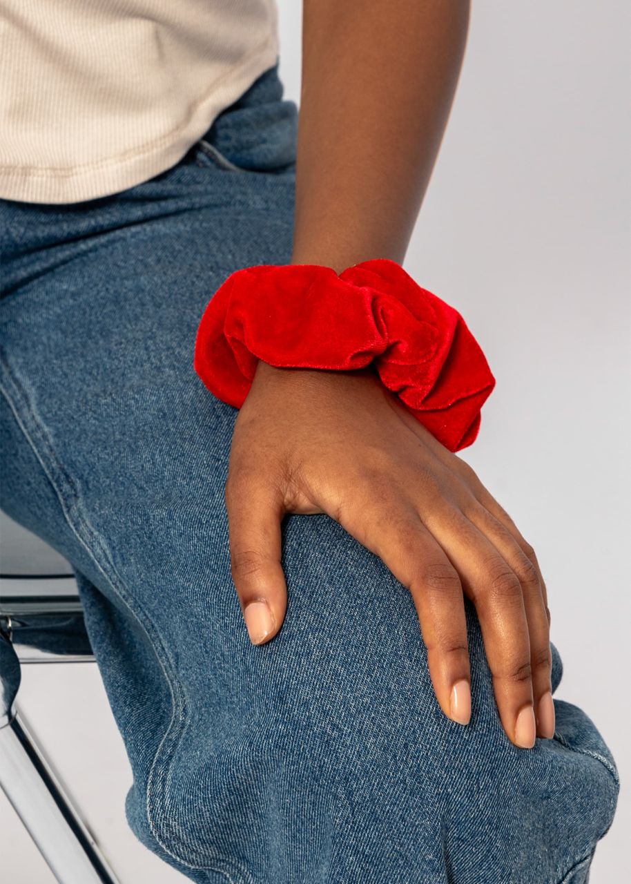 Velvet scrunchie, red