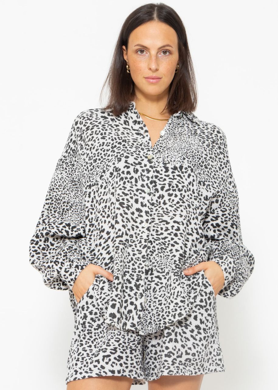 Muslin blouse oversize, short, with leo print, light beige