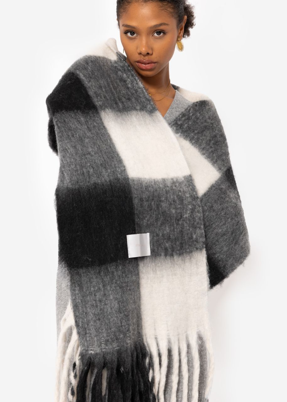 Checked fluffy scarf - black-white-grey