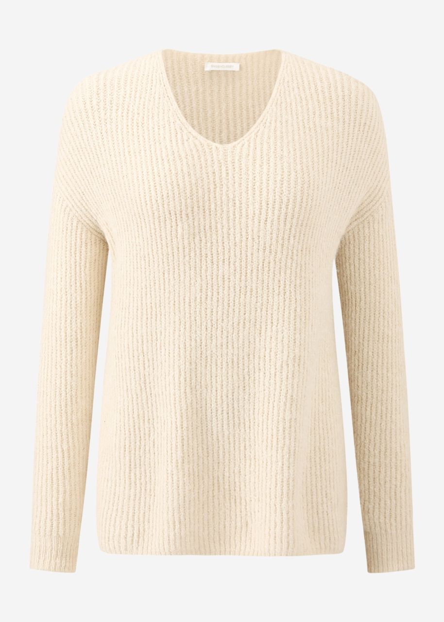 Ribbed jumper with V-neck - beige