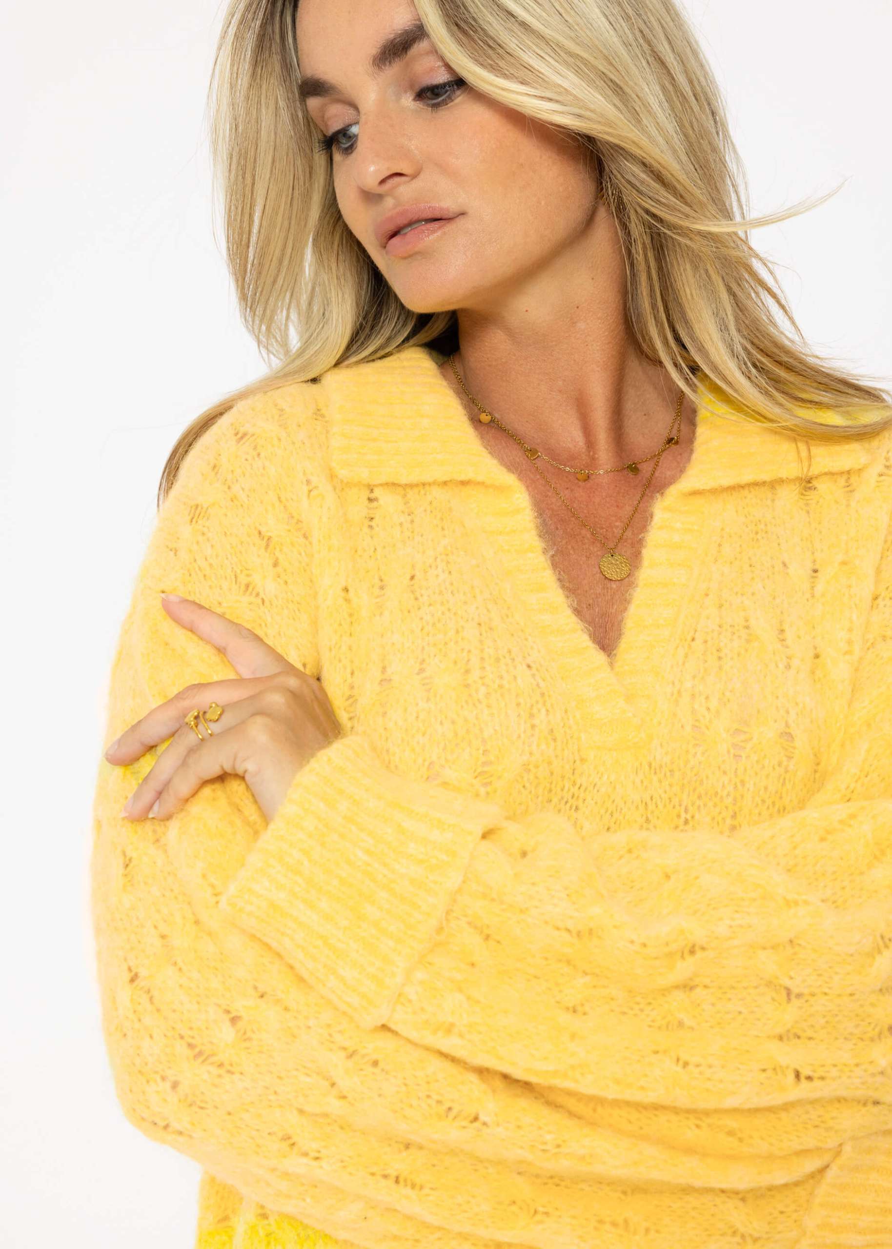 Fluffy cable-knit jumper with collar and V-neck - yellow