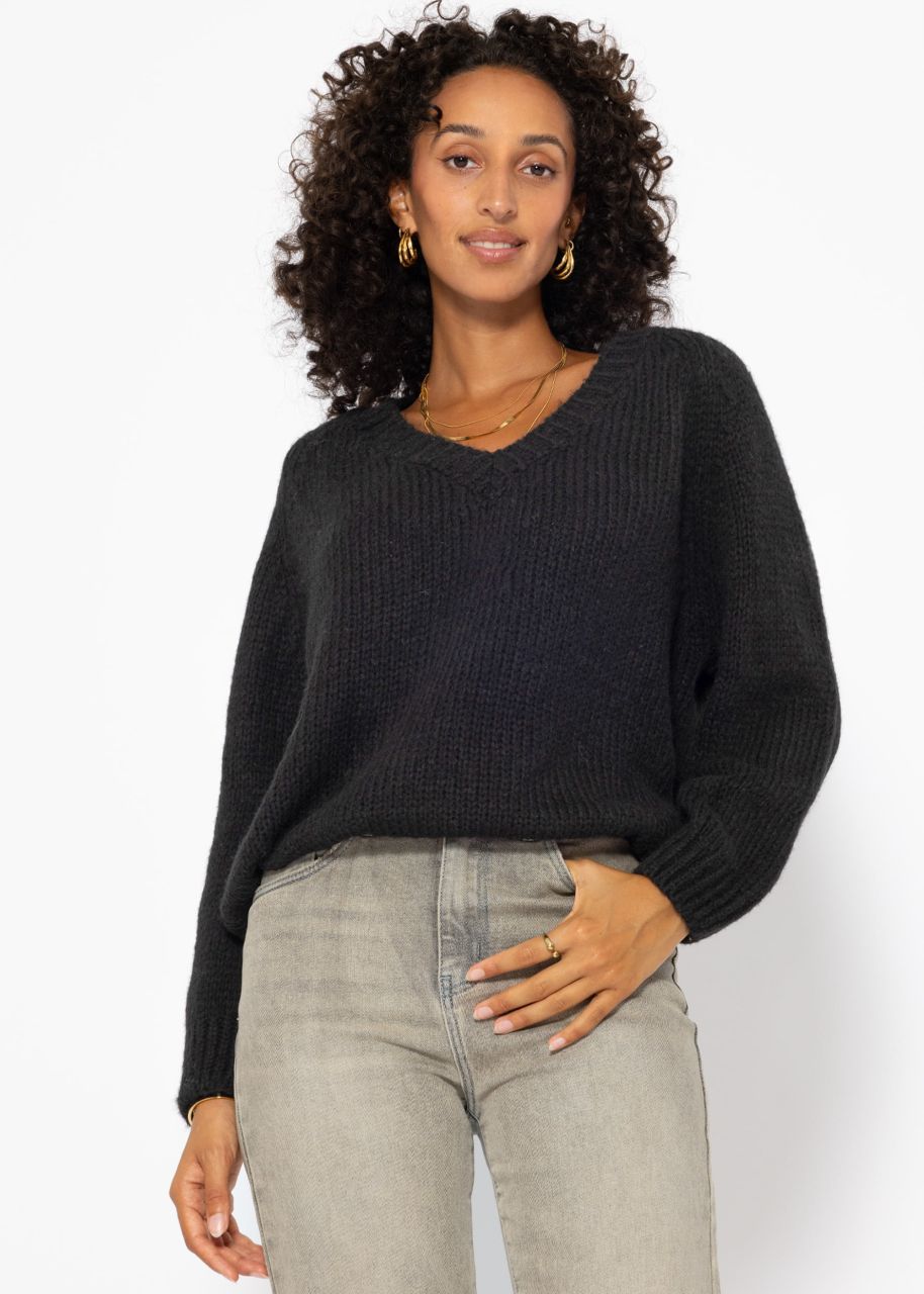 Classic knitted jumper with V-neck and trim - black