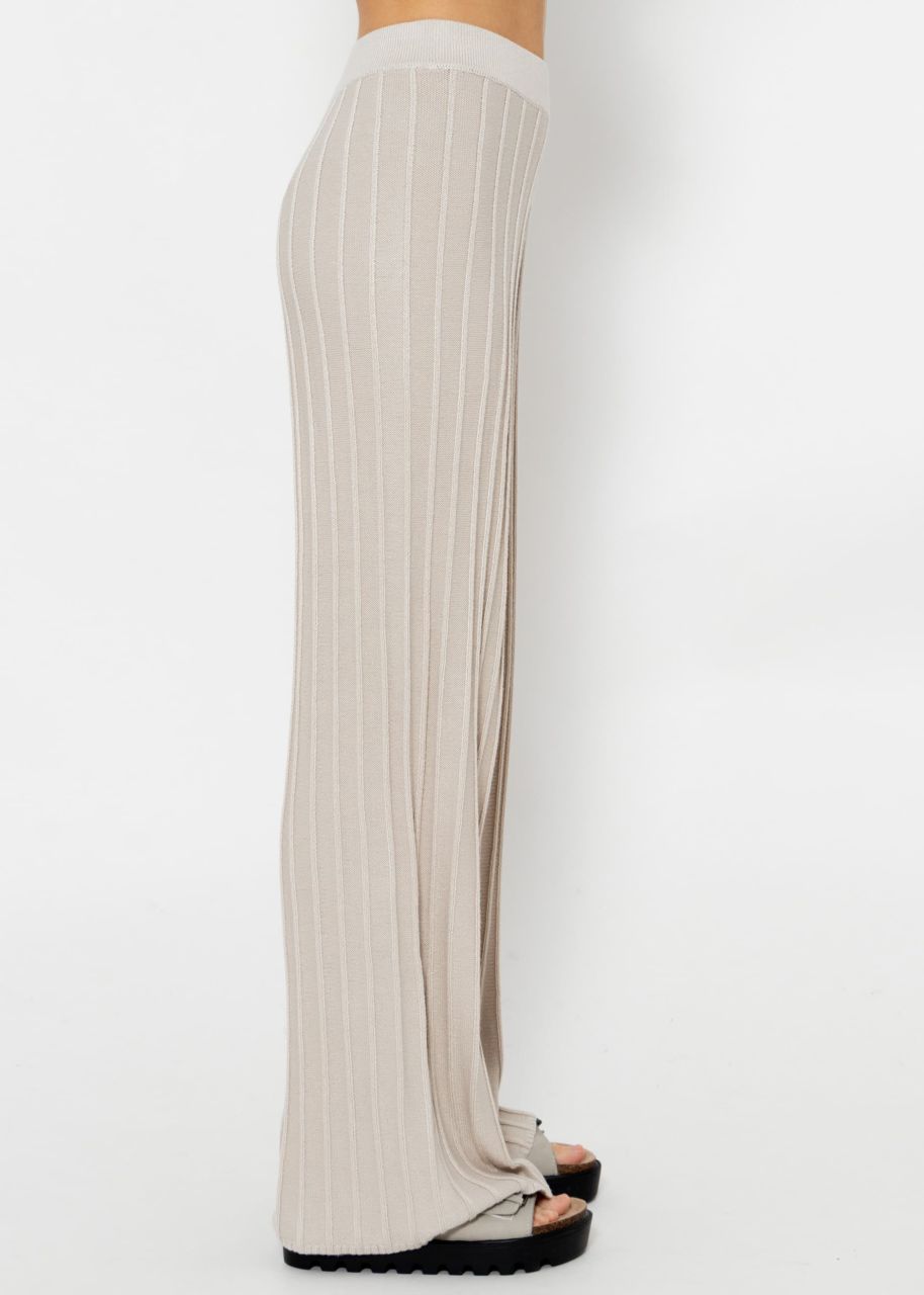 Flowing knitted trousers with ribbed structure - beige