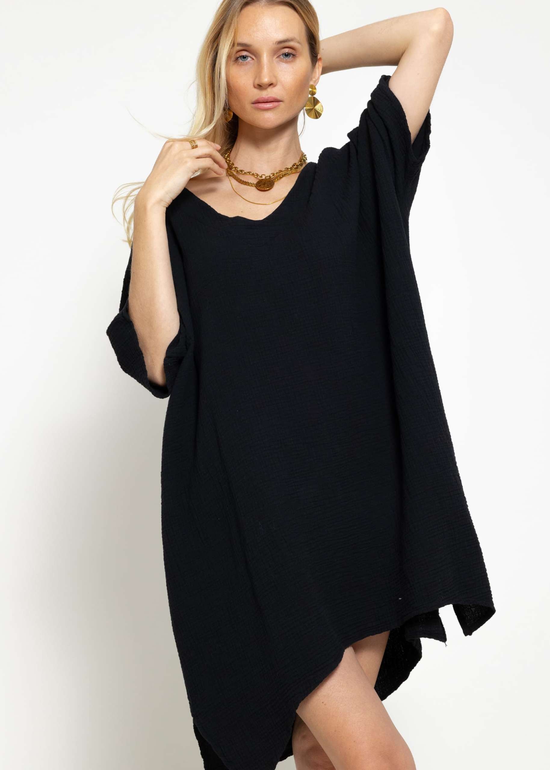 Muslin tunic with V-neck - black