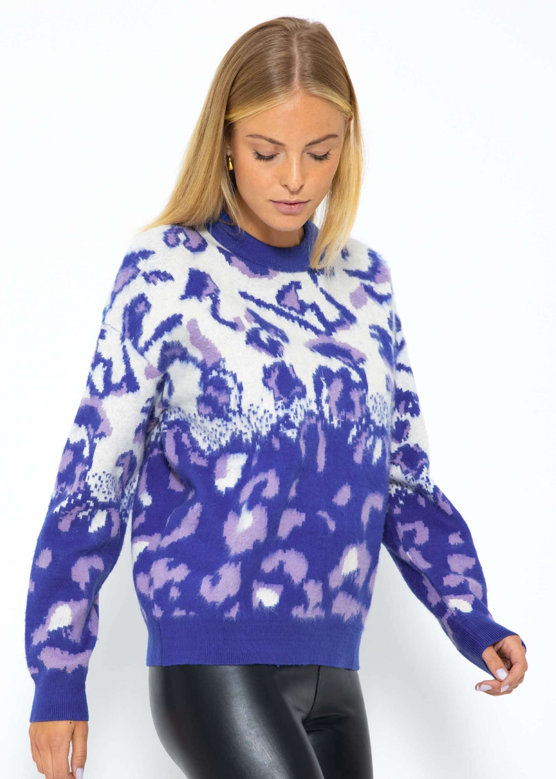 Knitted jumper with leopard pattern, blue