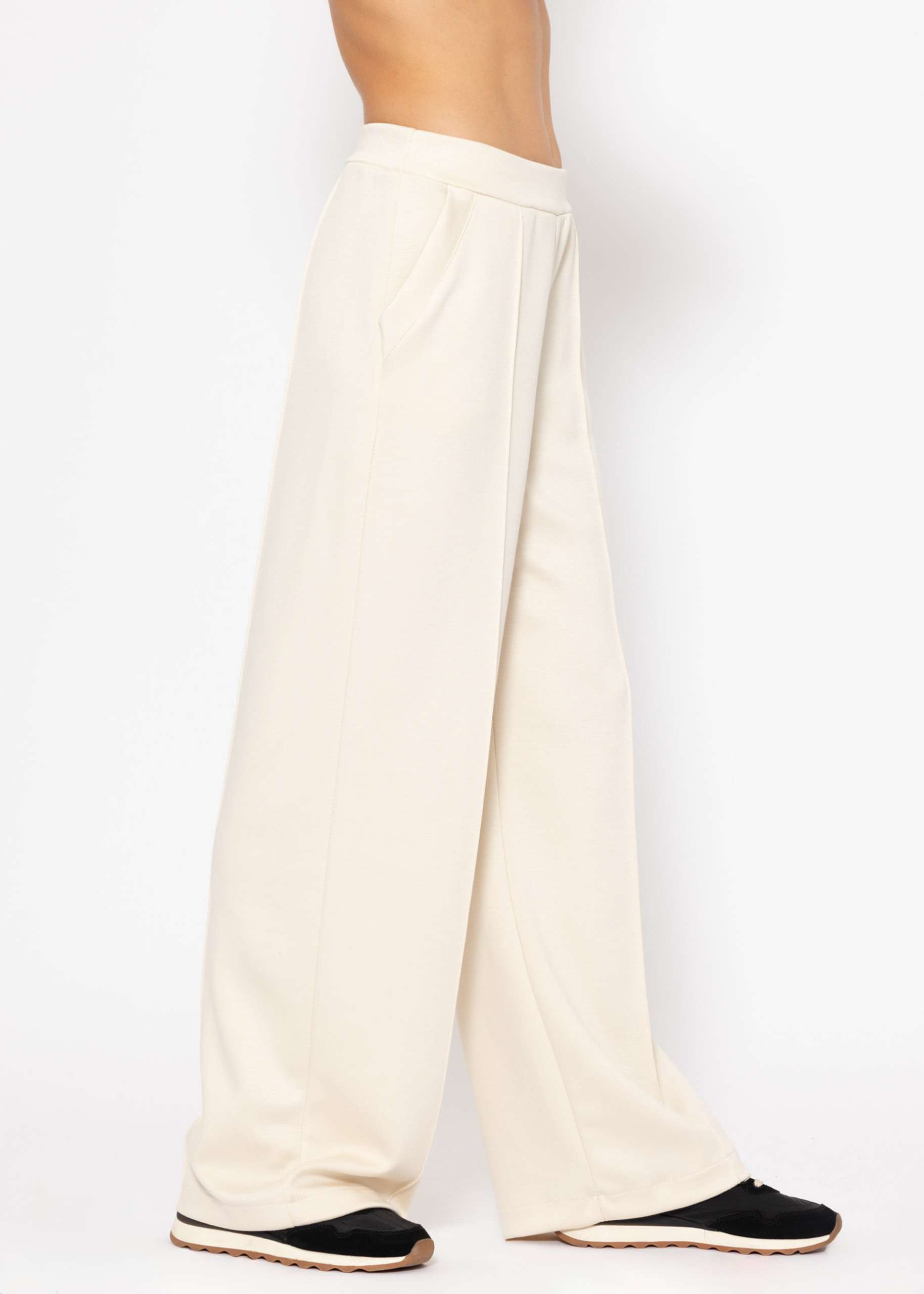 Soft, wide jogging trousers with piping - offwhite