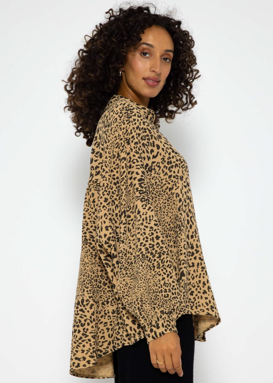 Muslin blouse oversize, short, with leo print, camel