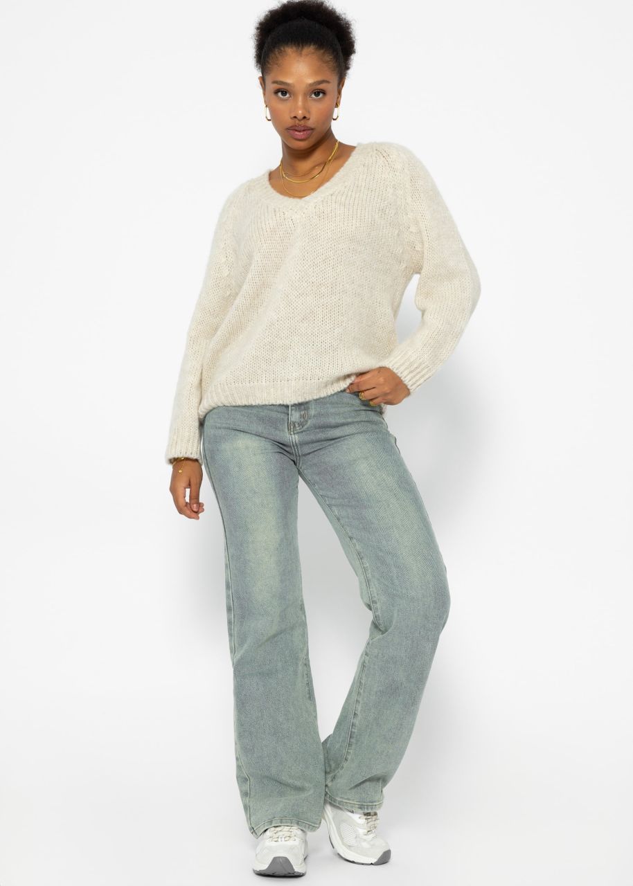 Classic knitted jumper with V-neck and trim - beige