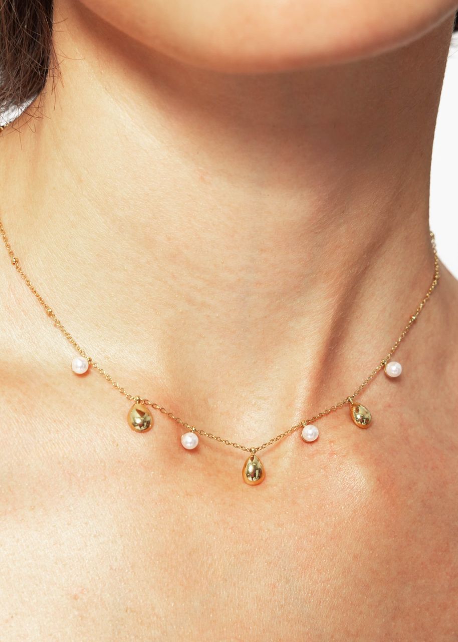 Necklace with pearls - gold