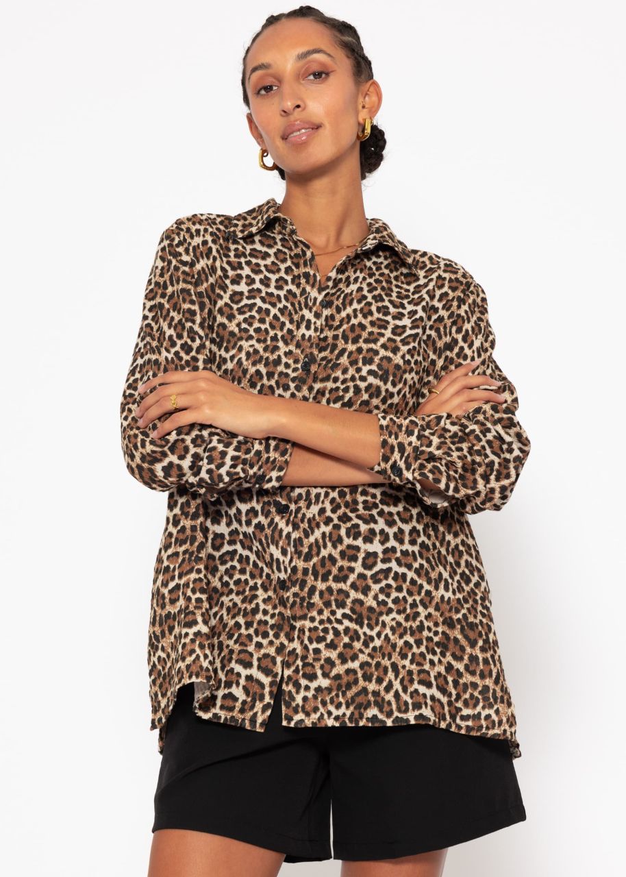 Classic cut blouse in muslin with leo print - brown