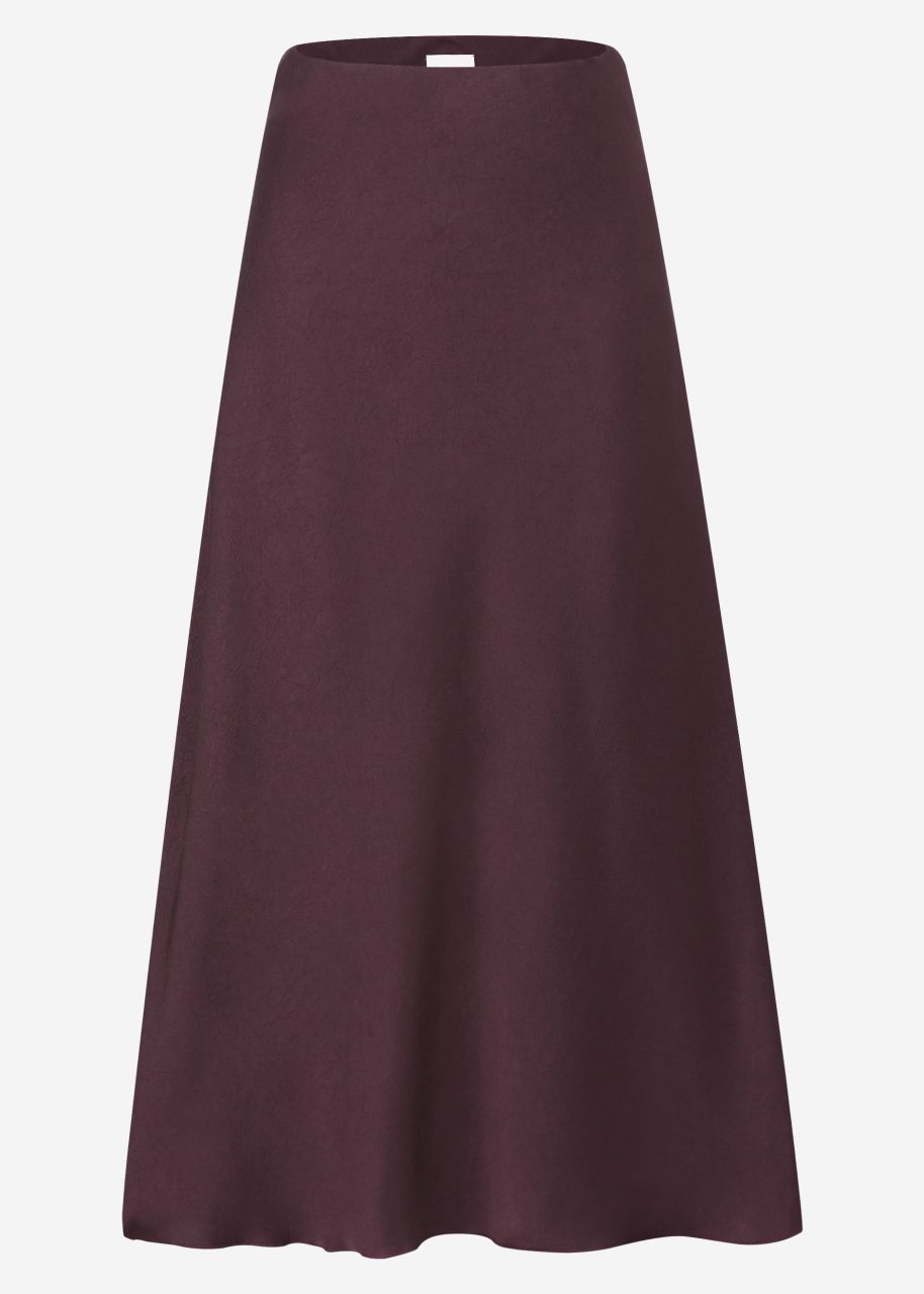 Satin skirt in crash look - burgundy