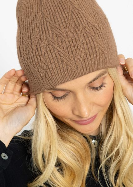 Soft knitted hat - taupe