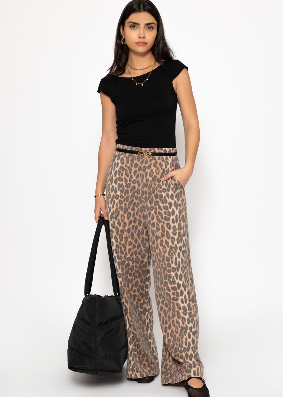 T-shirt with low-cut back - black