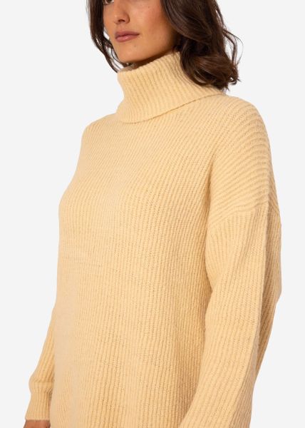 Oversize turtleneck sweater- vanille