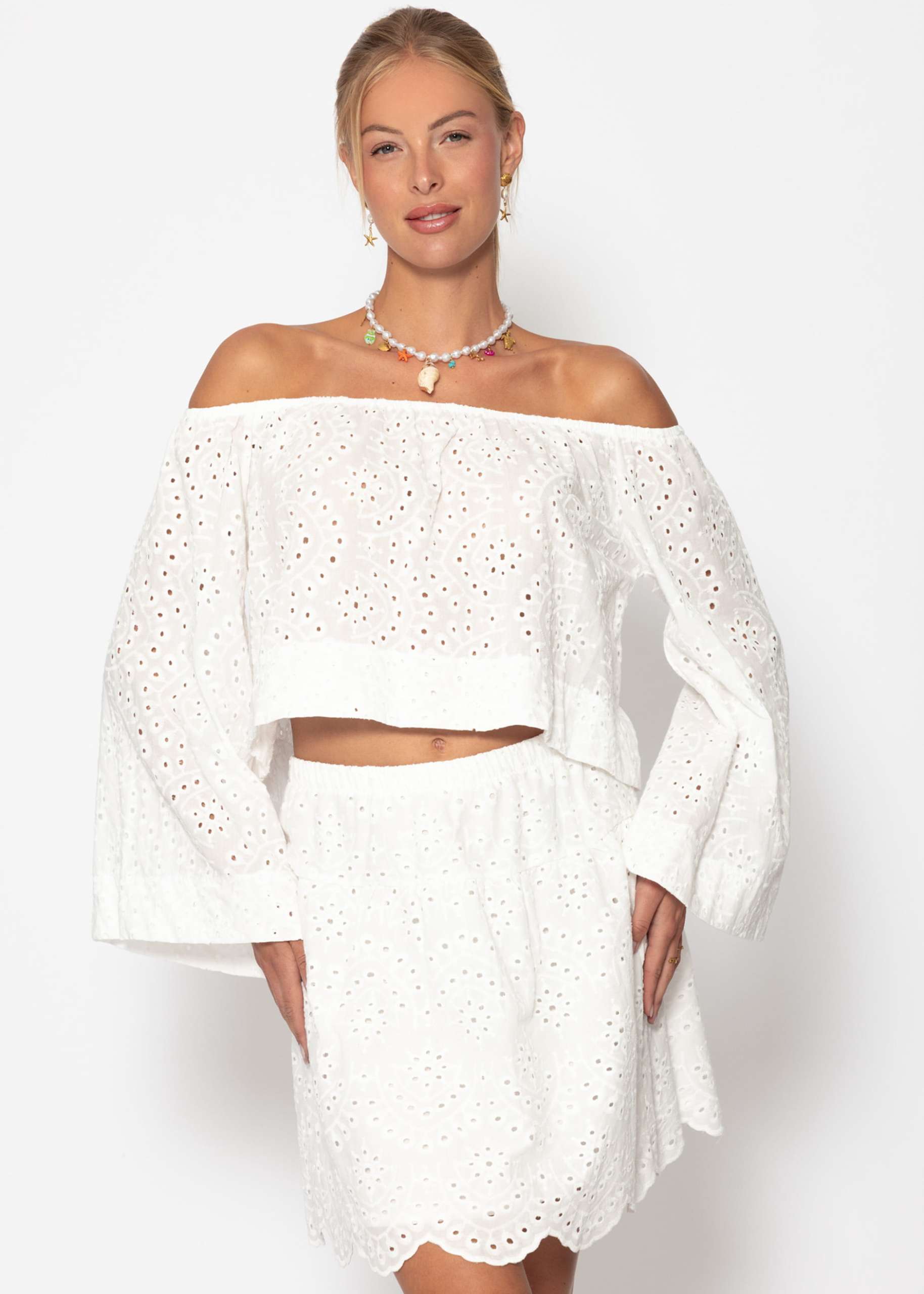 Skirt with eyelet embroidery - white