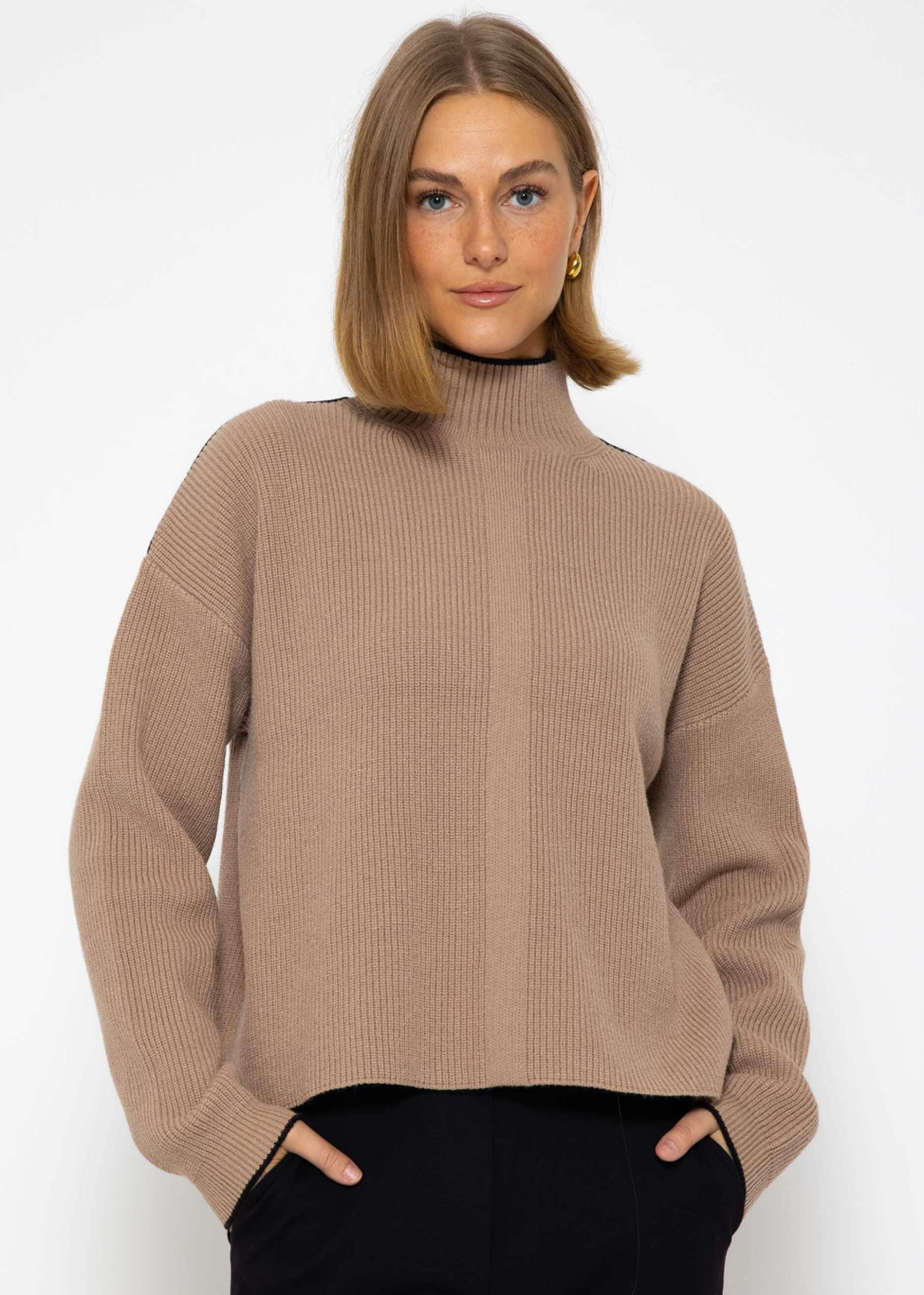 Knitted jumper with coloured accents - taupe-black