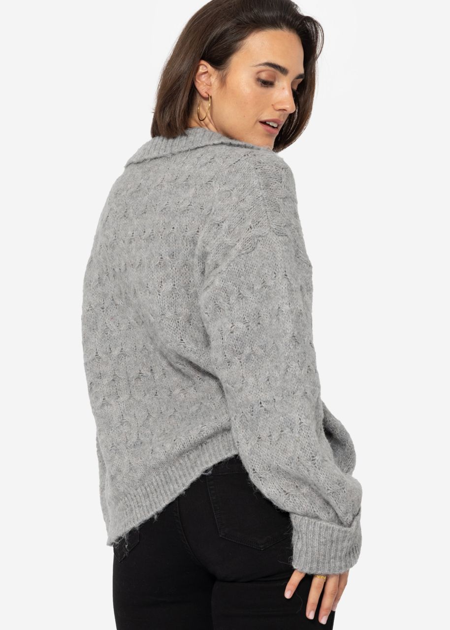 Fluffy cable-knit jumper with collar and V-neck - grey