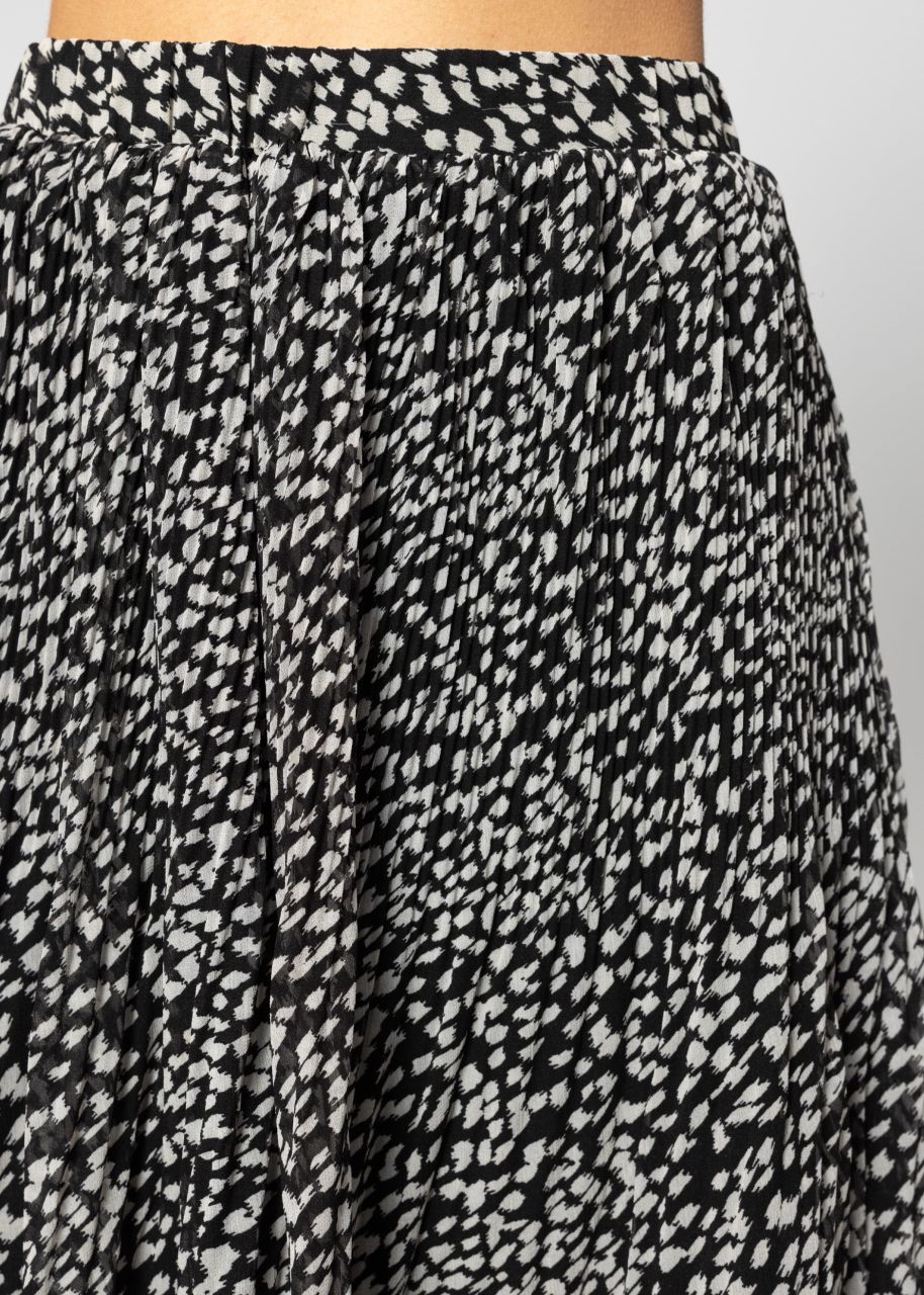 Pleated skirt with print - black and white