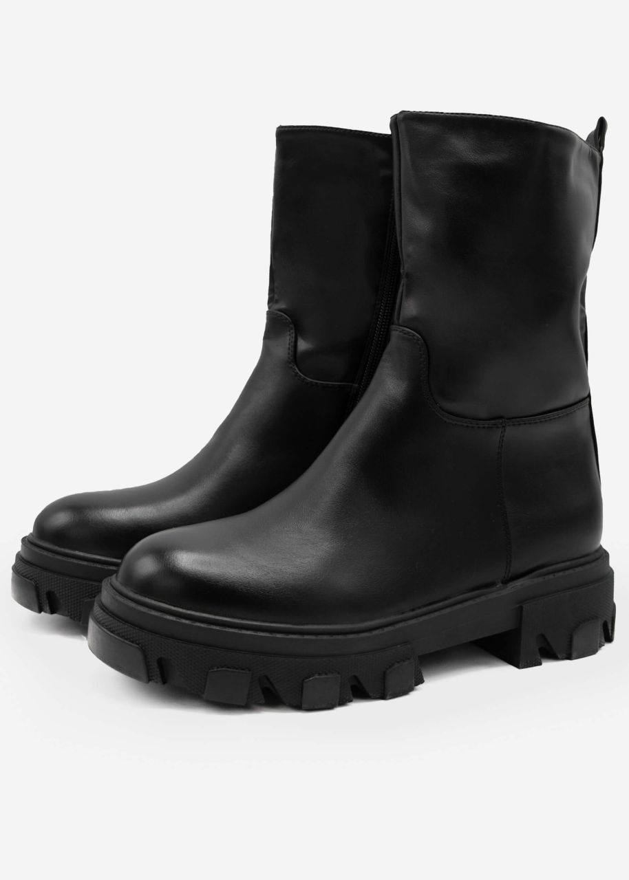 Platform boots with coarse sole, black