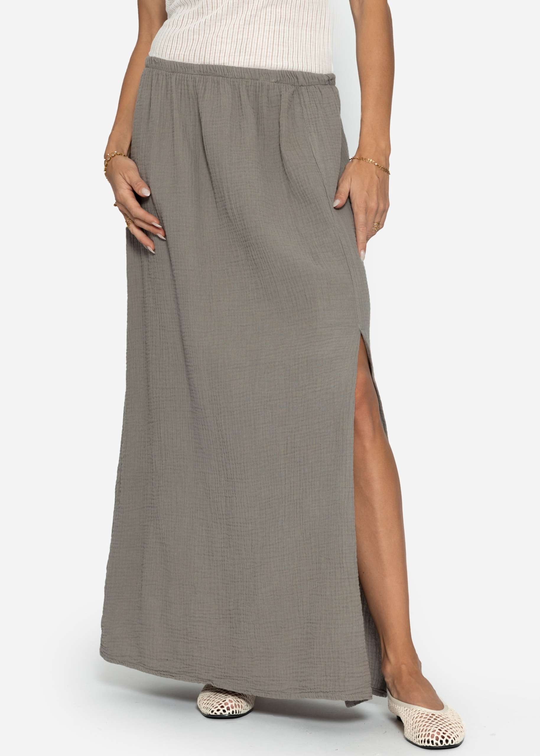 Maxi muslin skirt with slit - taupe