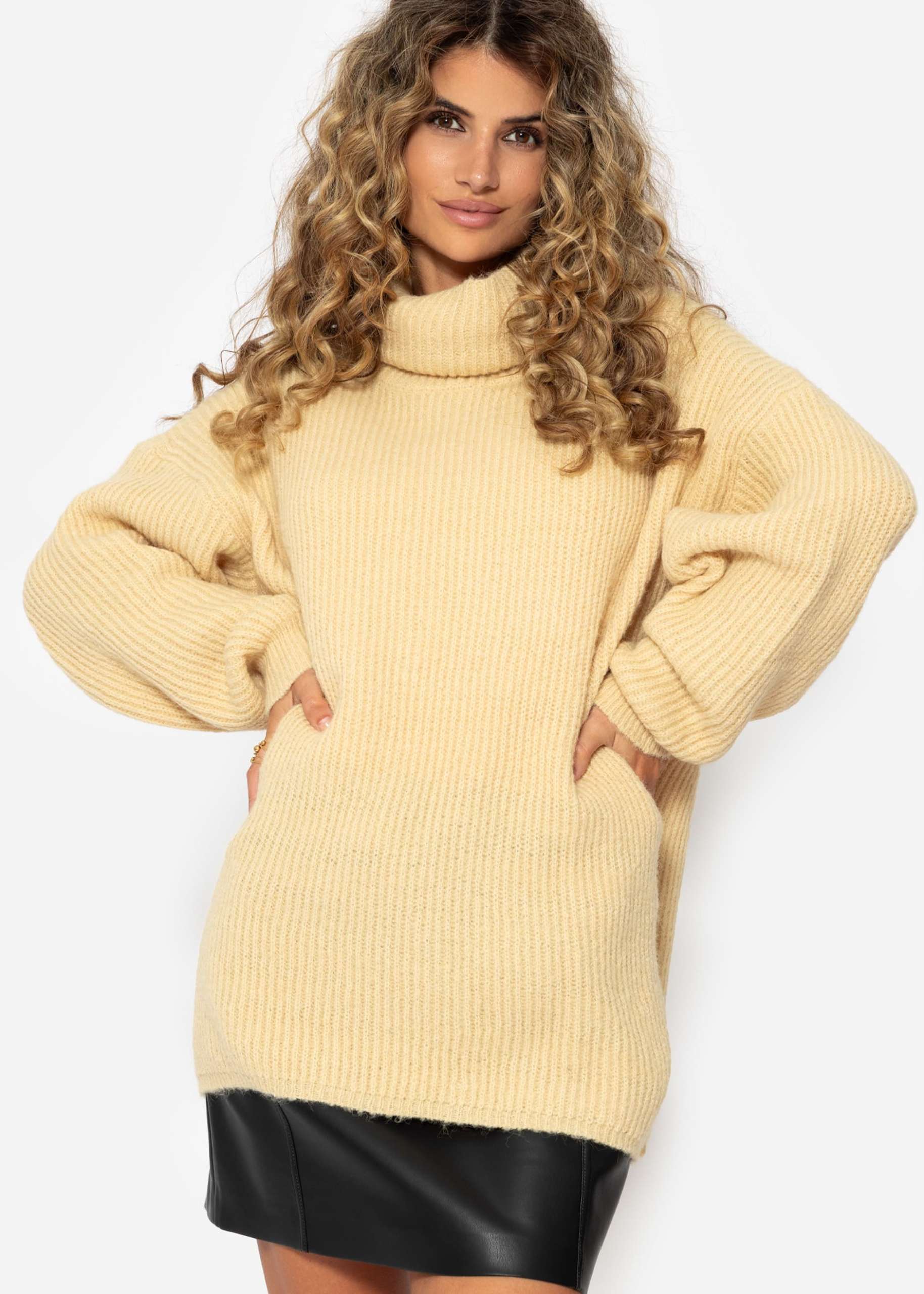 Oversize turtleneck sweater- vanille