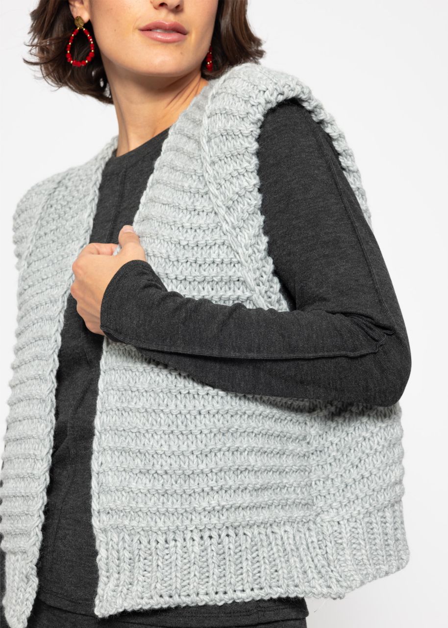 Sleeveless knitted vest with structured shoulders - light gray