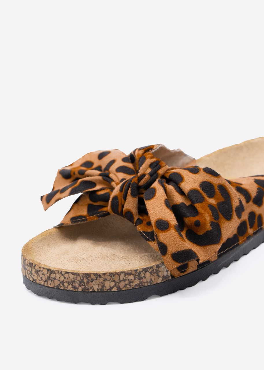 Slider with bow in leo print - brown