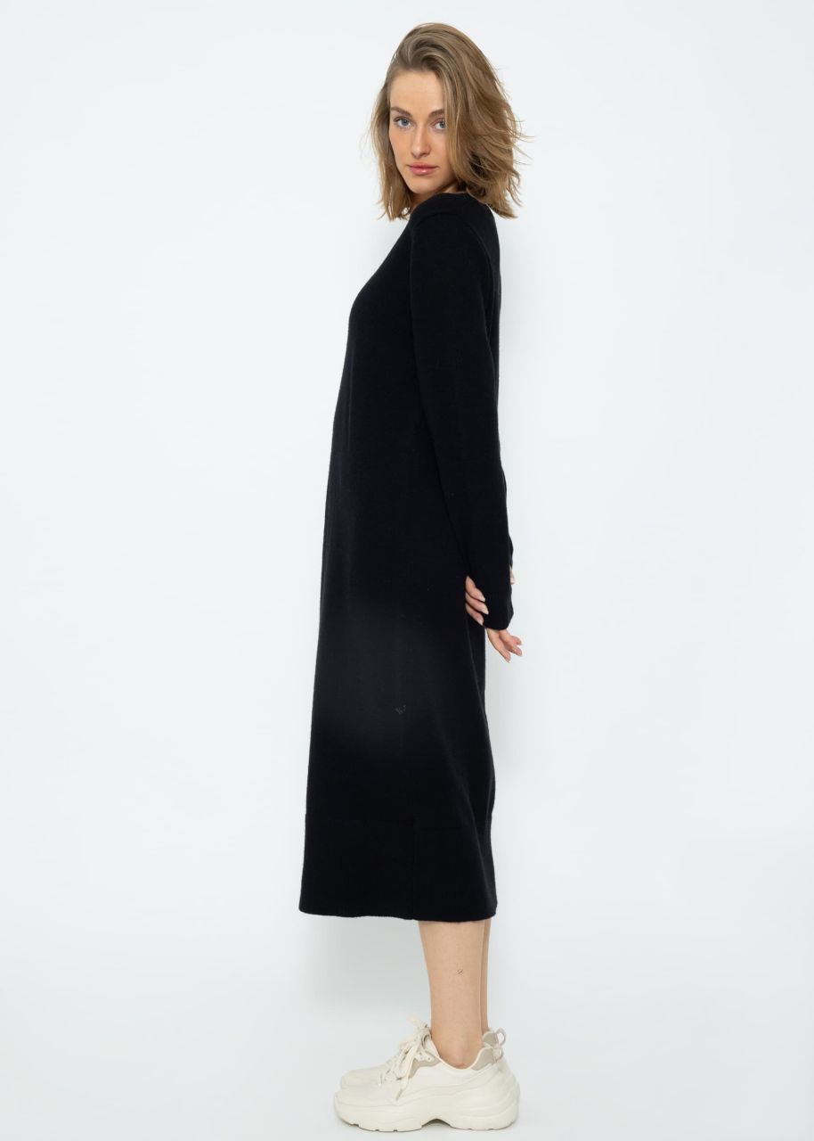 Long knitted dress with V-neck - black