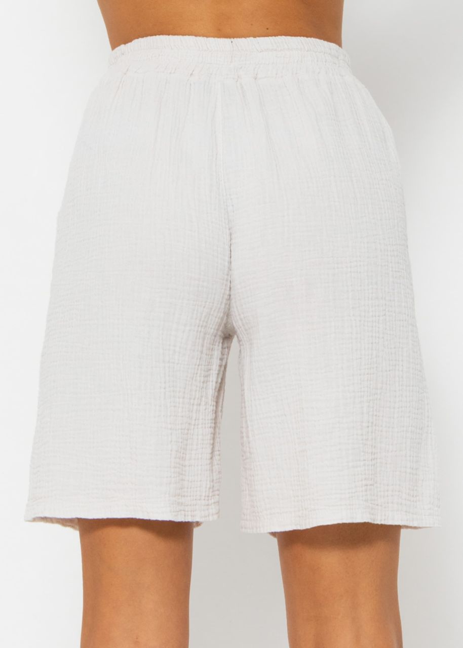 Muslin Bermuda shorts, light beige