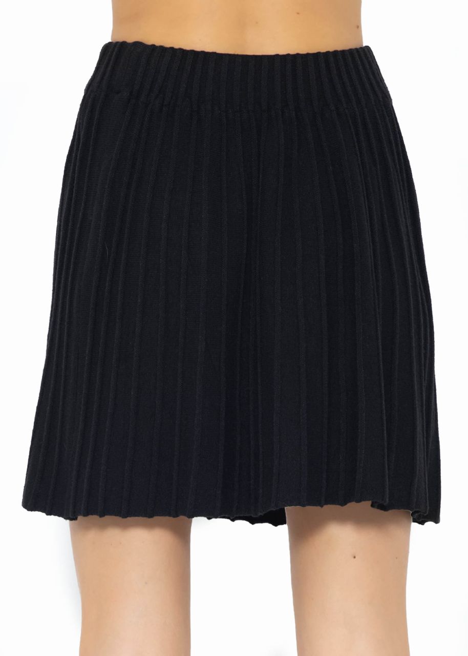 Pleated knitted skirt - black