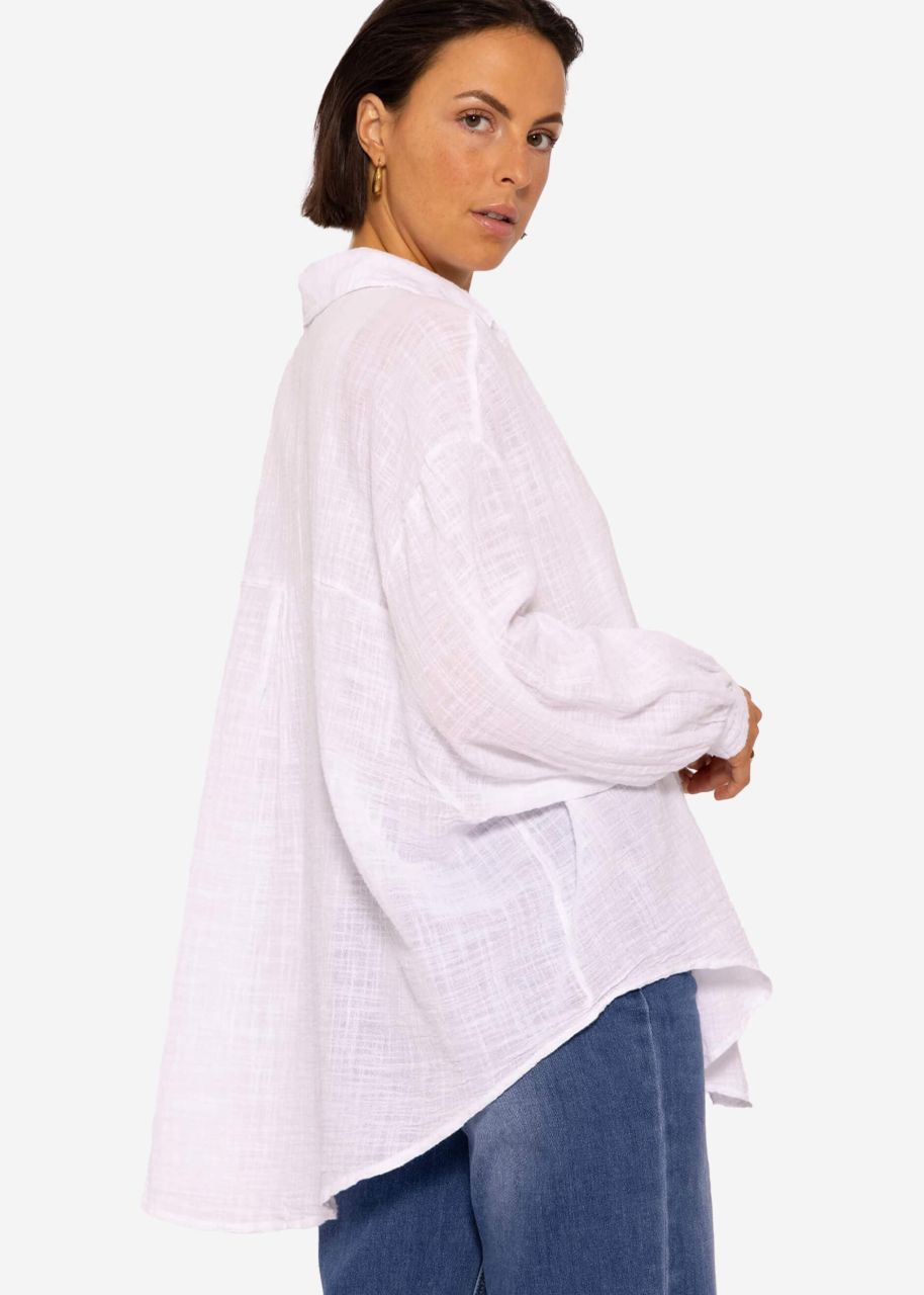 Oversize blouse, short, with linen structure, white