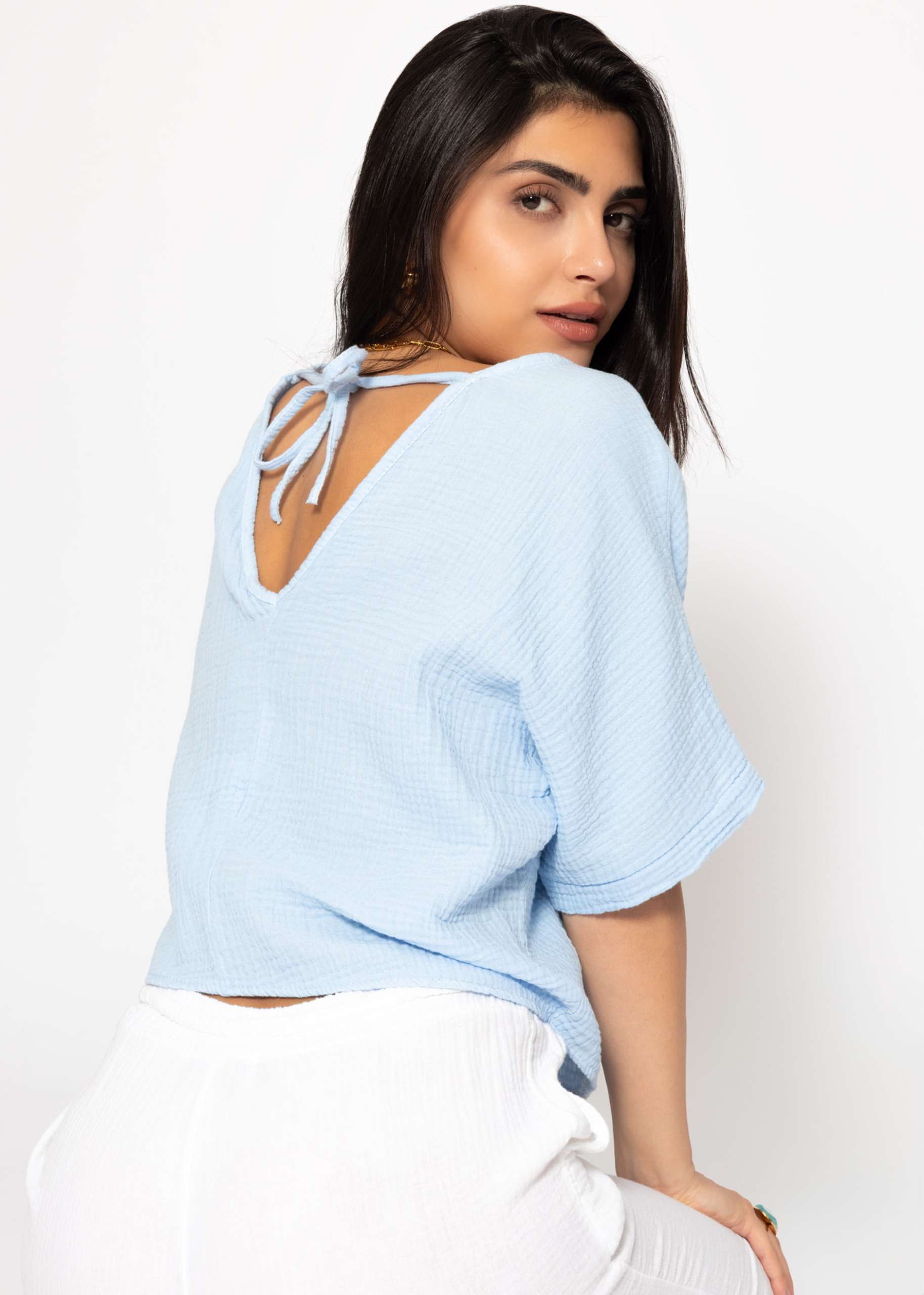 Muslin shirt with V-neck - light blue