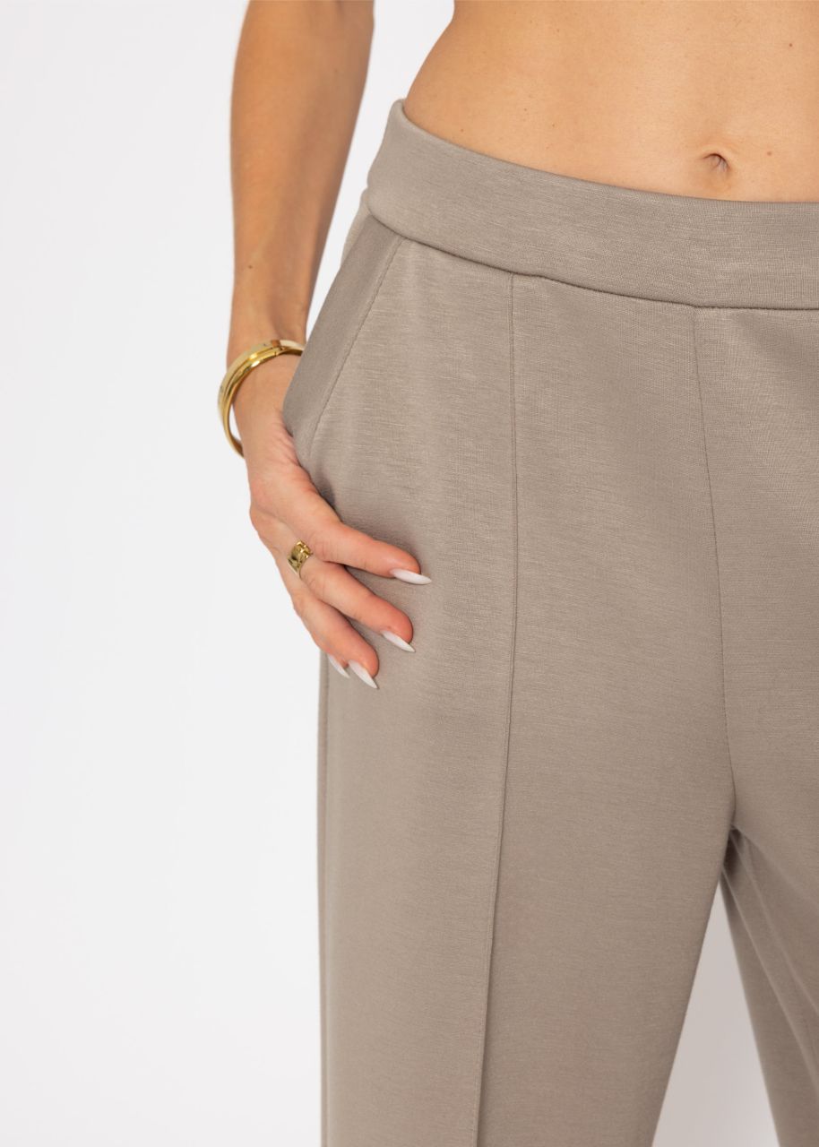 Soft, wide jogging trousers with piping - taupe