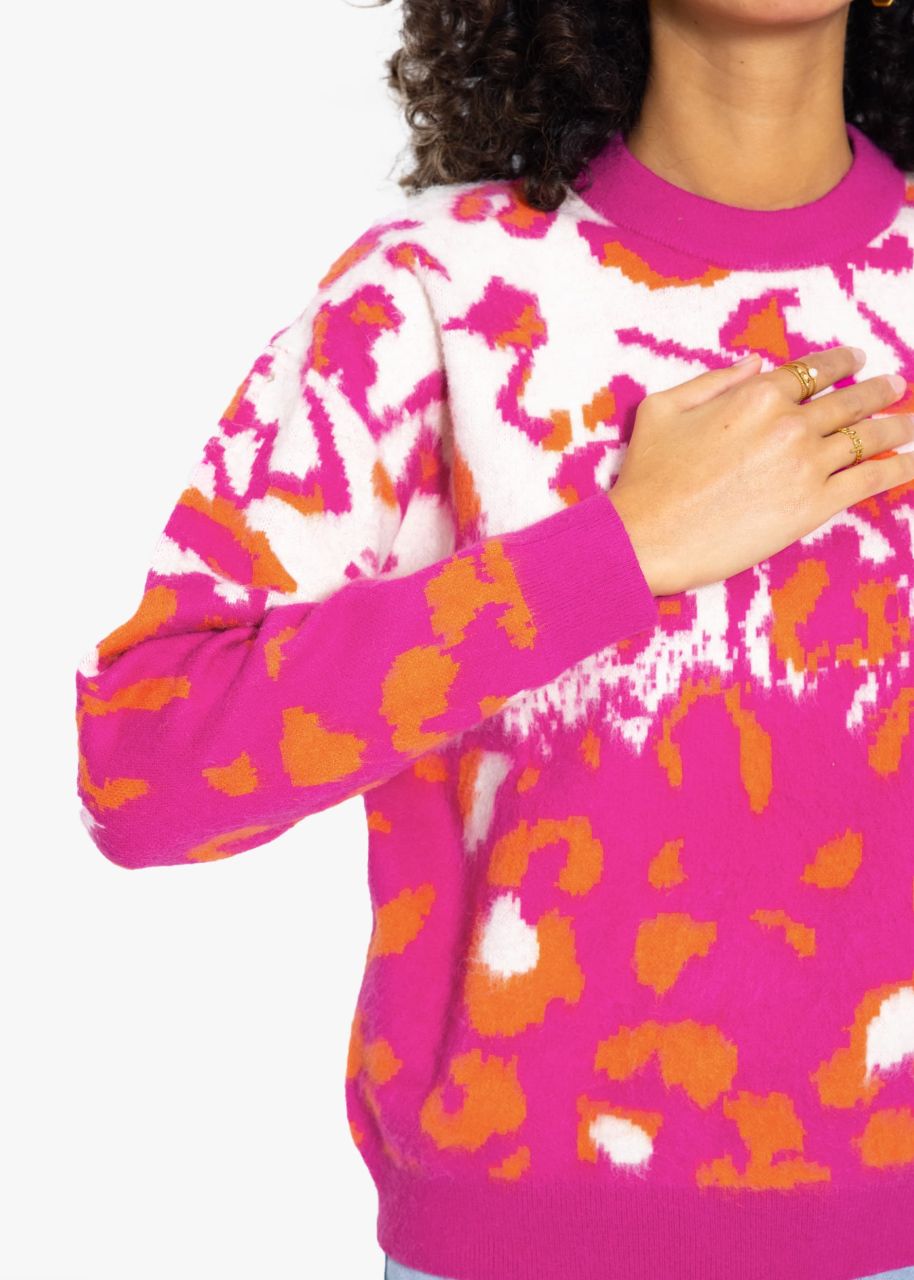 Knitted jumper with leopard pattern - pink